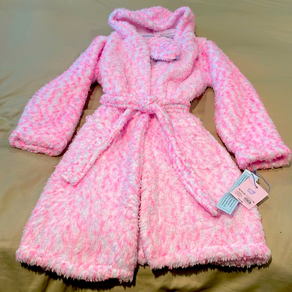 Fluffy soft pink robe with matching eye cover/mask
Size XL (14/16)
NEW